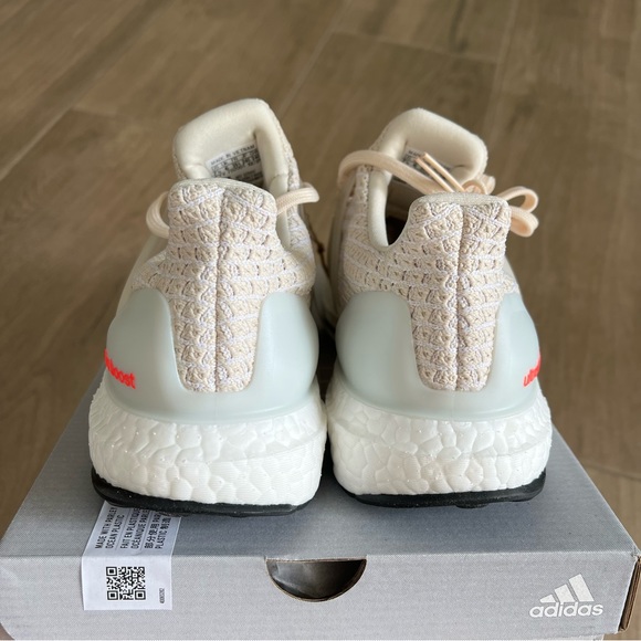 ADIDAS  ULTRABOOST 5.0 DNA - Picture 7 of 8